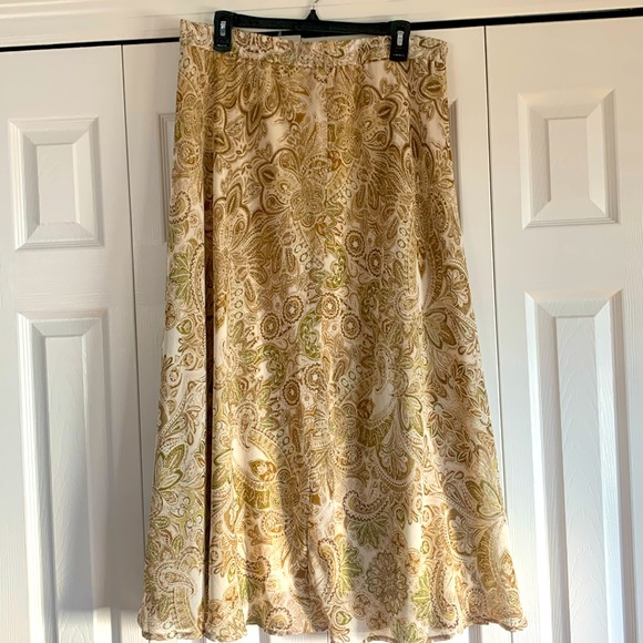 Beautiful earthy color lightly worn maxi skirt. - Picture 1 of 5